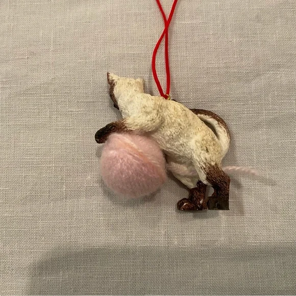 Duo of Vintage Cat Ornaments Playing with Balls of Yarn in EVC - Picture 5 of 13